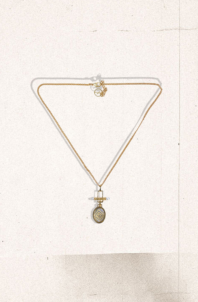 Air Necklace - Rainbow MoonstoneNecklaceA collection inspired by the elements, with this style representing the air.An intricate and bright gold chain with a large oval pendant made of Rainbow Moonstone, wGlobalistinaAir Necklace - Rainbow MoonstoneGlobalistina