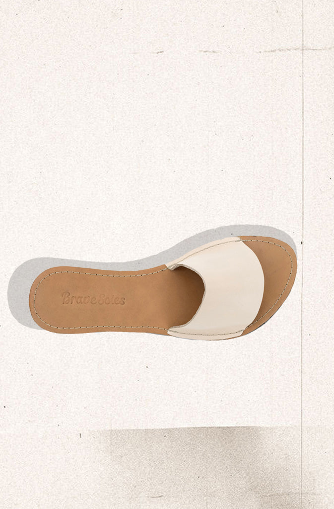 Linda Slide SandalsSandalsHandcrafted, simple and elegant leather slide sandal. Made with ethically sourced and fairly traded leather. Soles handmade from upcycled tires which sourced in the GlobalistinaLinda Slide SandalsGlobalistina