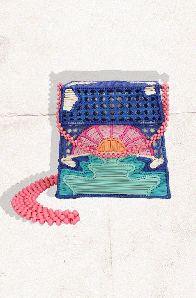 Miss Me HandbagHard Shaped BagHandcrafted handbag with natural raffia fiber. Welded and hand-woven structure in the shape of a sunset by the sea. Inner lining made of natural cotton fabric. Flip GlobalistinaMissGlobalistina