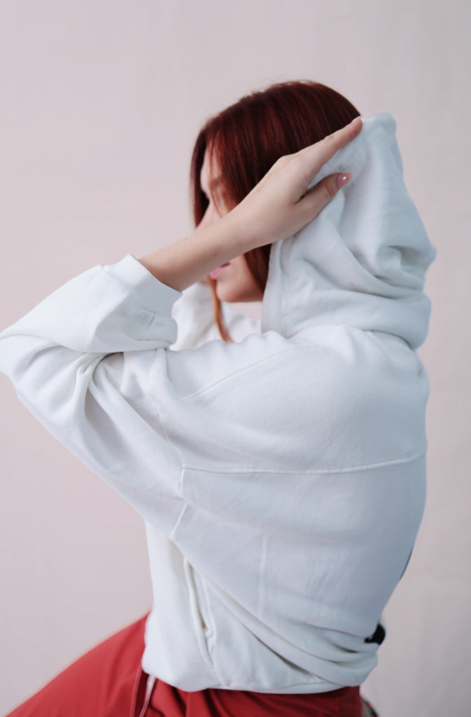 Delin Crop HoodieHoodieCozy crop hoodie, brick red, featuring an additional rib collar in the front for extra comfort and warmth and a big 'g' print across the back. The lowered shoulder sGlobalistinaDelin Crop HoodieGlobalistina