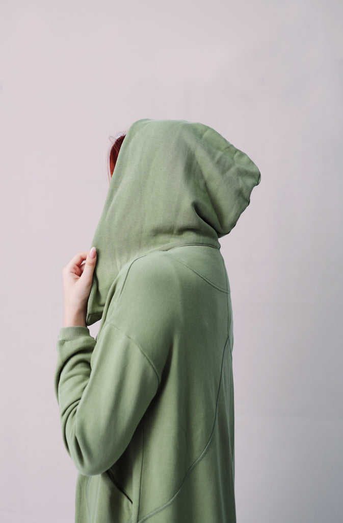 Tulita Long Zip Hoodiezipped cardiganHooded, long zip hoodie in cosy organic cotton terry.Tulita was made to cater for as many seasons and situations possible.Be it a breezy summer evening, warming up aGlobalistinaTulita Long Zip HoodieGlobalistina