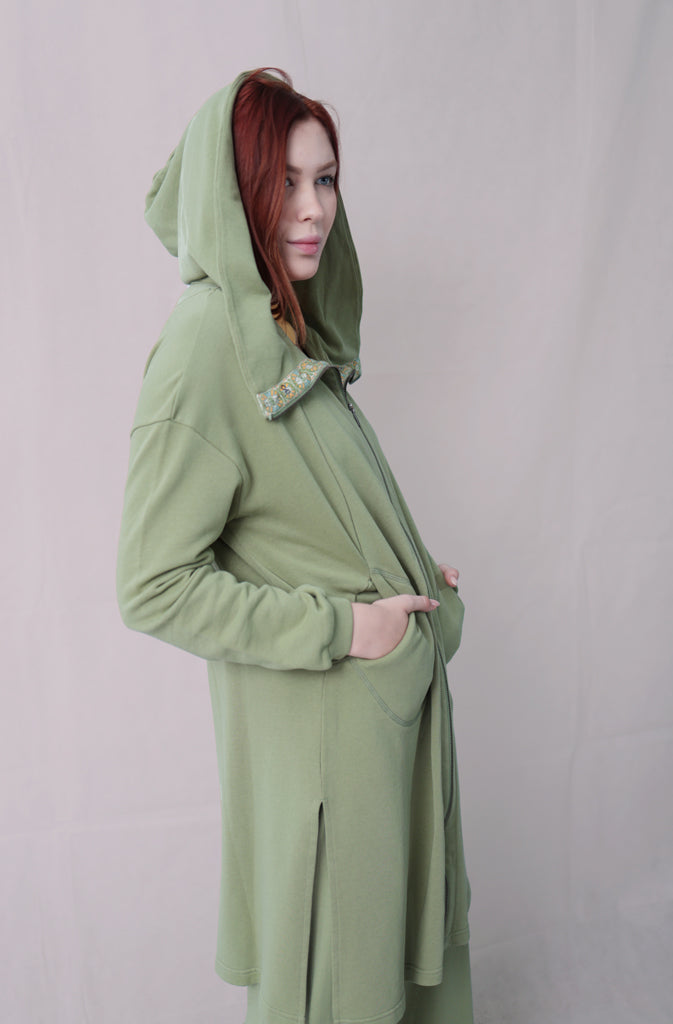 Tulita Long Zip Hoodiezipped cardiganHooded, long zip hoodie in cosy organic cotton terry.Tulita was made to cater for as many seasons and situations possible.Be it a breezy summer evening, warming up aGlobalistinaTulita Long Zip HoodieGlobalistina