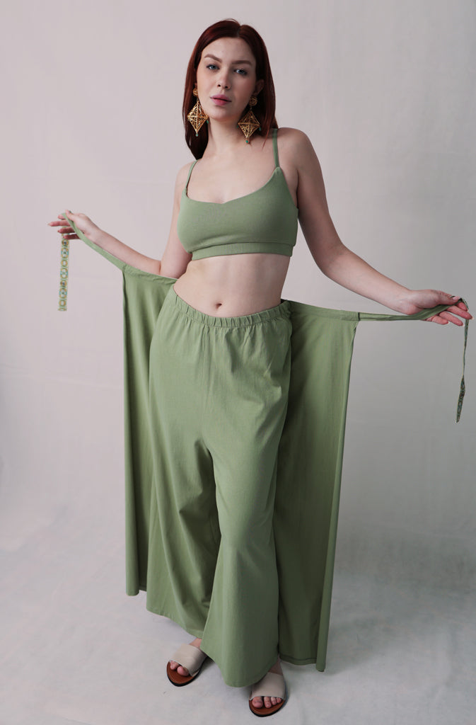 Isla BraletteBraletteIs it a bra? Is it a top? Completely up to you.We love it in combination with an unbuttoned Busan shirt and the Kynuna high waisted trousers. But it also works perfeGlobalistinaIsla BraletteGlobalistina