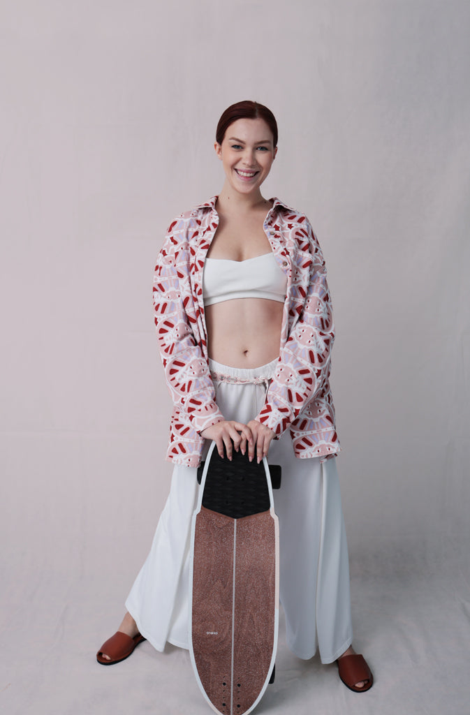 Isla BraletteBraletteIs it a bra? Is it a top? Completely up to you.We love it in combination with an unbuttoned Busan shirt and the Kynuna high waisted trousers. But it also works perfeGlobalistinaIsla BraletteGlobalistina