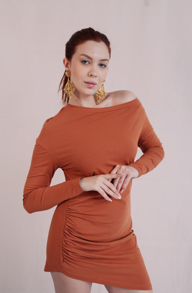 Solda TunicTopsThis sleek, long-sleeve tunic top features an off-the-shoulder design that accentuates your neckline and flatters the shoulders. The asymmetric bottom hem adds a touGlobalistinaSolda TunicGlobalistina